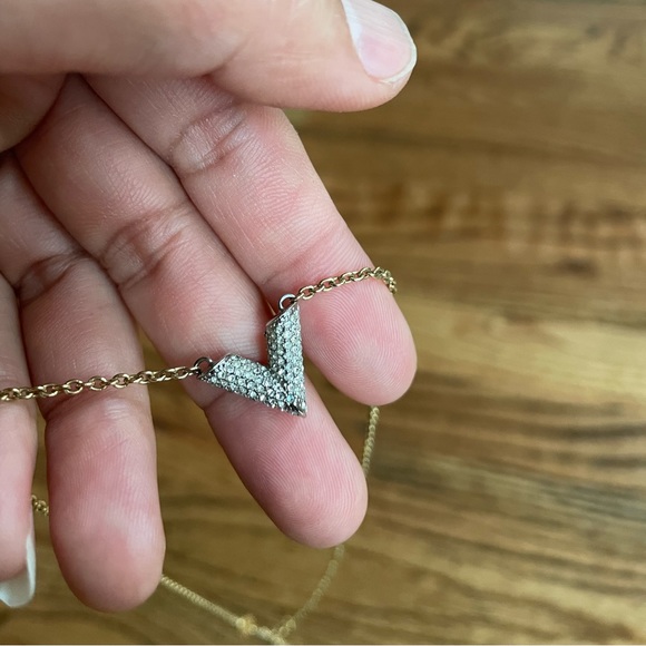 Auth Louis Vuitton Essential V Strass Necklace M68033 Crystal - Picture 9 of 17